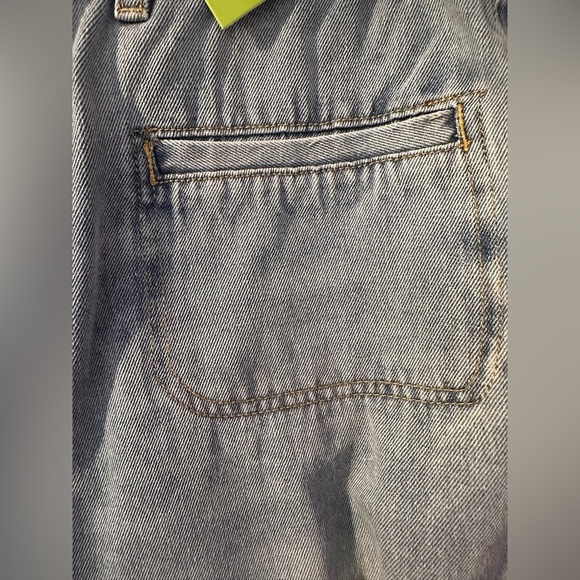 NWT Women’s Wide Leg Banana Jeans Light Wash Blue Size XL - Picture 3 of 8